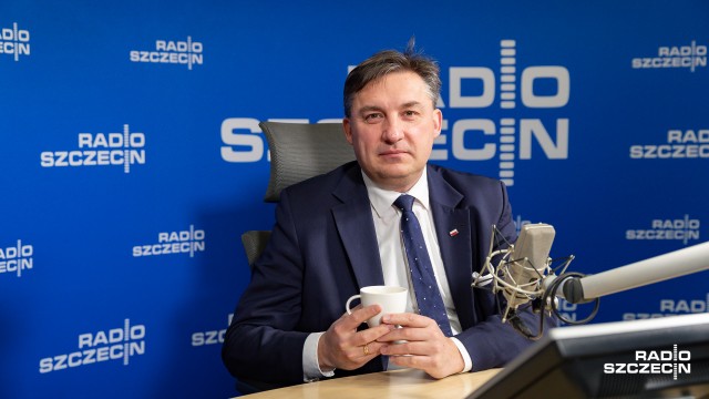ZNP to część starego układu, jest emanacją siły politycznej, która instrumentalnie traktuje zarówno nauczycieli oraz uczniów - oceniał w Rozmowie pod krawatem poseł koła Wolni i Solidarni Sylwester Chruszcz, komentując zapowiedzi strajku w oświacie.