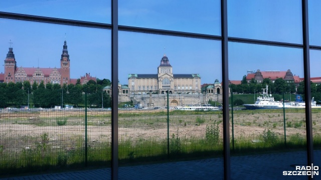 Gratka dla miłośników ruchu i pięknych widoków. Dokładnie 230 schodów dzieli was od niezwykłej panoramy Szczecina. Od wtorku będzie otwarty taras widokowy muzeum przy Wałach Chrobrego w Szczecinie.