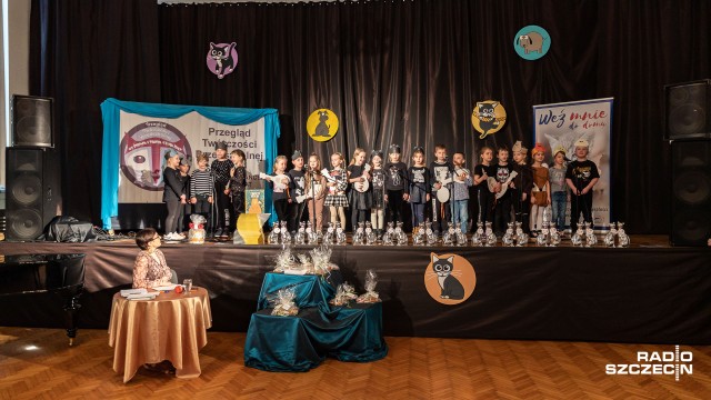 Śpiewają, tańczą i dobrze się bawią - przedszkolaki z całego Szczecina w środę w Pałacu Młodzieży wzięły udział w 10. Miejskim Przeglądzie Twórczości Przedszkolnej.