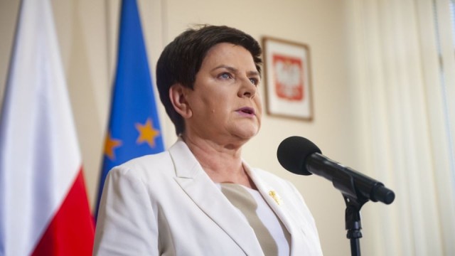 Związek Nauczycielstwa Polskiego obstaje przy swoim stanowisku negocjacyjnym. Tak przewodniczący Związku Sławomir Broniarz odpowiedział na nowe propozycje rządu dla nauczycieli, przedstawione przez wicepremier Beatę Szydło.