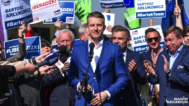Były obietnice i nawoływanie do walki o Polskę. Na szczecińskich Jasnych Błoniach Koalicja Europejska oficjalnie zainaugurowała w regionie kampanię w wyborach do Parlamentu Europejskiego.