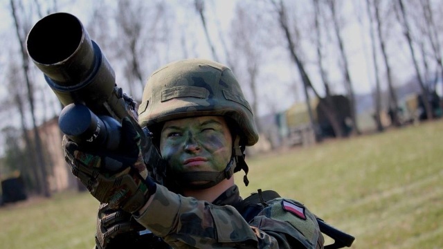 Około tysiąca żołnierzy batalionowej grupy 12. Brygady Zmechanizowanej ze Szczecina ćwiczy w Polsce Wschodniej. Teraz są na Podlasiu. W Czartajewie zorganizowali mobilny punkt tankowania i uzbrajania śmigłowców.