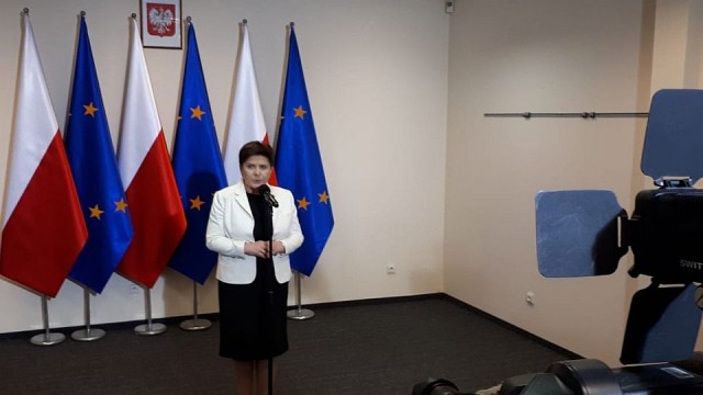 Związkowcy ze Związku Nauczycielstwa Polskiego i Forum Związków Zawodowych odrzucili propozycje strony rządowej - poinformowała wicepremier Beata Szydło podczas konferencji prasowej po zakończeniu rozmów ze związkowcami w Centrum Dialog.