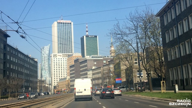 Od południa trwają rozmowy przedstawicieli rządu ze związkami zawodowymi taksówkarzy oraz innymi przewoźnikami. Przewoźnicy chcą zablokowania aplikacji typu Uber. Grożą paraliżem stolicy.