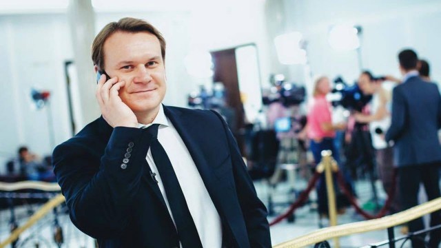 To tylko hipokryzja ZNP i przewodniczącego związku, który nie reagował, gdy rząd PO-PSL podwyżek nauczycielom nie dawał - tak sytuację w oświacie ocenił w Rozmowie pod krawatem poseł Prawa i Sprawiedliwości Dominik Tarczyński.
