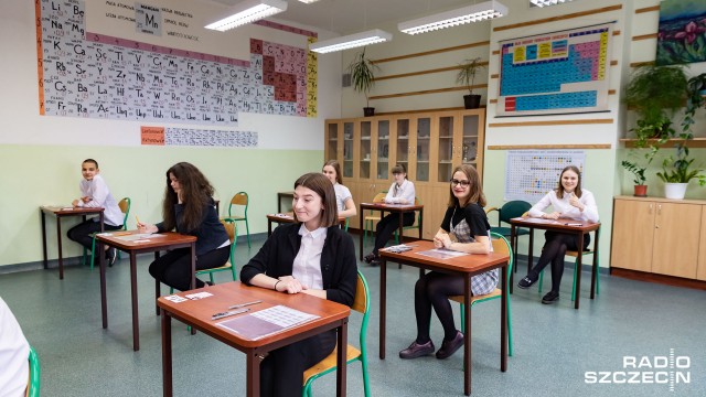 Minister edukacji narodowej Anna Zalewska poinformowała, że w czwartek egzaminy odbyły się we wszystkich szkołach. 350 tysięcy uczniów z całego kraju pisało matematyczno-przyrodniczą część egzaminów gimnazjalnych.