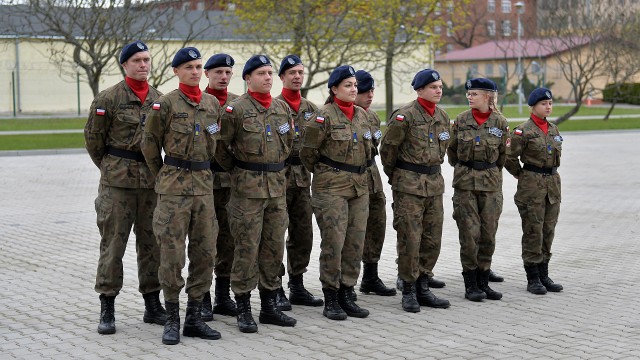 Kilkudziesięciu uczniów ze Szczecina i regionu wzięło udział w Zachodniopomorskim Przeglądzie Musztry Klas Mundurowych.