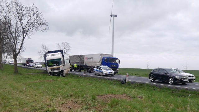 Zablokowana częściowo jest droga krajowa nr 11 między Kołobrzegiem a Koszalinem.
