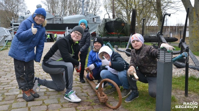 Wzięli w ręce narzędzia i ruszyli na zabytkowe jednostki morskie - mowa o wolontariuszach, którzy w sobotę uczestniczyli w akcji Wiosenny Clean. To inicjatywa Muzeum Oręża Polskiego w Kołobrzegu.