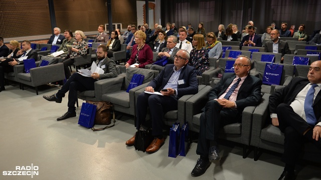 Potrzeba promów i sprawnych terminali - twierdzą uczestnicy konferencji poświęconej żegludze morskiej bliskiego zasięgu, która w czwartek odbyła się w Szczecinie.