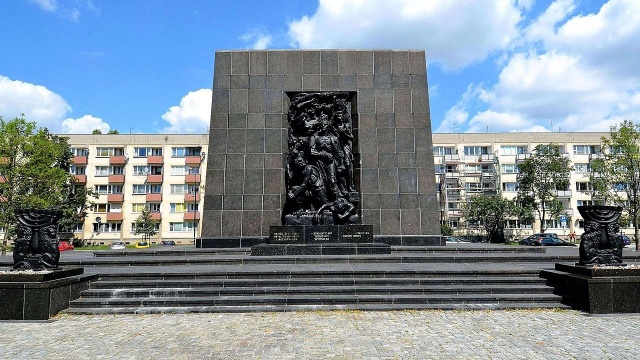 W 76. rocznicę wybuchu powstania w getcie w południe przy Pomniku Bohaterów Getta Warszawskiego, rozpoczną się uroczystości upamiętniające żydowskich bojowników, którzy 19 kwietnia 1943 roku rozpoczęli beznadziejną walkę z Niemcami, którzy przystąpili do całkowitego zniszczenia getta.