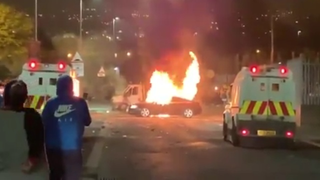 Atak na policję w Irlandii Północnej. Zginęła znajdująca się na miejscu dwudziestodziewięcioletnia dziennikarka. Śledczy traktują to jako akt terroru ze strony irlandzkich separatystów.