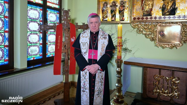 Idźcie ku drogom świętowania w jedności serc ze Zmartwychwstałym Chrystusem, który żyje i króluje i to niech trwa na wieki wieków - powiedział abp Andrzej Dzięga. Metropolita szczecińsko-kamieński składa świąteczne życzenia mieszkańcom Pomorza Zachodniego.