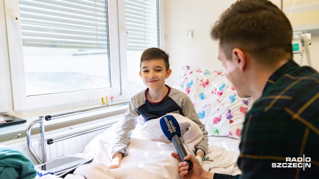 Zamiast przy Wielkanocnym stole, święta spędzają w salach szpitalnych. Reporter Radia Szczecin odwiedził pacjentów oddziału gastrologii dziecięcej szpitala w Zdrojach. Nie wszyscy mogli zostać przed świętami wypisani do domu.