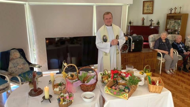 Nie ma możliwości zorganizowania świątecznego śniadania bez święconki, ważne jest też Triduum, kiedy australijska Polonia przygotowywała się do Wielkanocy. Ks. Mariusz Sokołowski, który na co dzień posługuje w parafii chrystusowców w Stargardzie, dwa miesiące spędził w Australii, na Tasmanii i Nowej Zelandii głosząc rekolekcje dla tamtejszej Polonii.