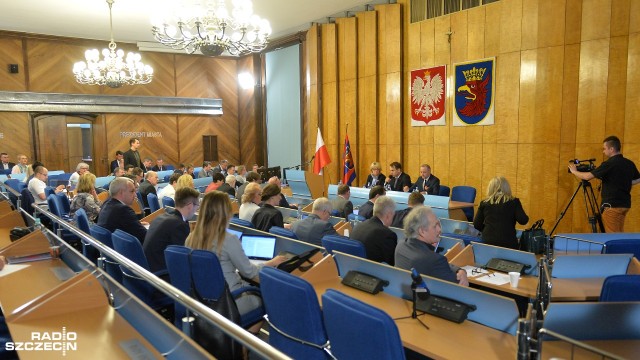Radni PiS chcieli debaty nad zmianą nazwy Placu Adamowicza. Wniosek odrzucony [ZDJĘCIA]