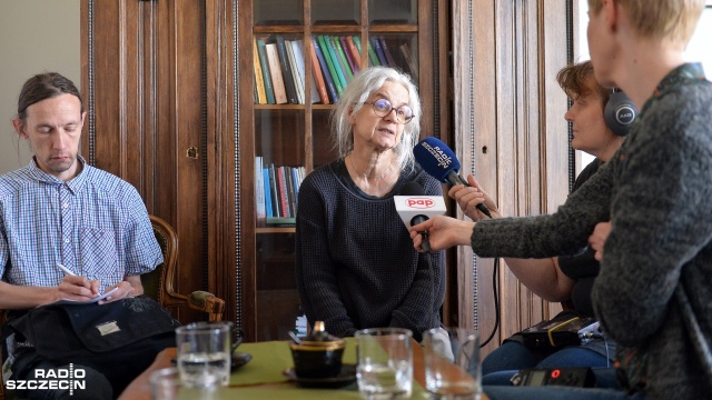 W Malarni, czyli scenie kameralnej Teatru Współczesnego w Szczecinie trwają ostatnie przygotowania do piątkowej premiery. Realizowana jest tam sztuka Wracaj Przemysława Pilarskiego.