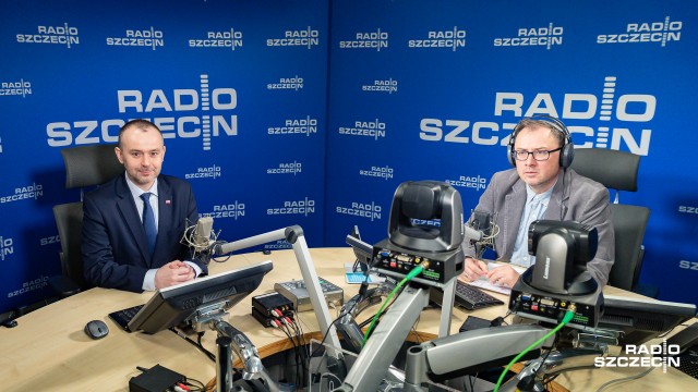Absolutnym priorytetem jest bezpieczeństwo matur - Andrzej Duda na bieżąco monitoruje sytuację w sporze ZNP kontra rząd - zapewnił w Rozmowach pod krawatem zastępca szefa Kancelarii Prezydenta RP.