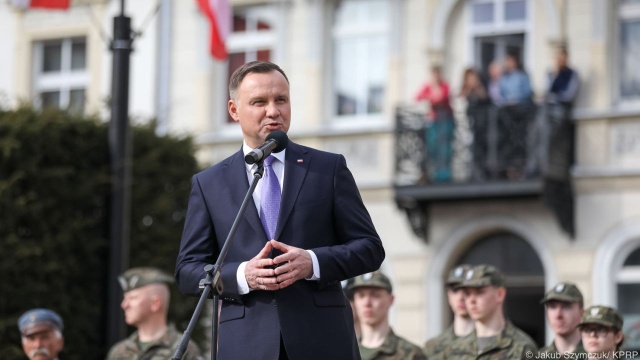 Prezydent Andrzej Duda zaapelował do nauczycieli o przeprowadzenie matur, mimo trwającego od ponad dwóch tygodni strajku.