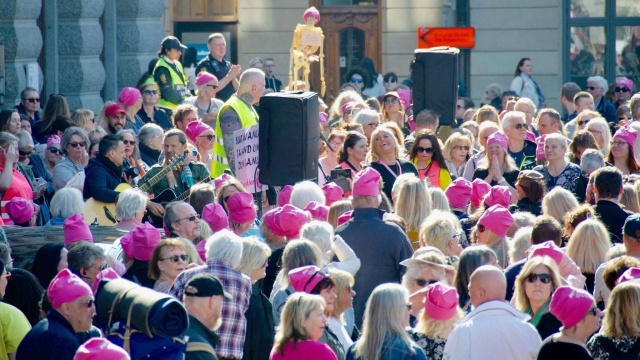 Ponad dwa tysiące osób wzięło udział - w środę po południu w Sztokholmie - w demonstracji przeciwko ubóstwu wśród emerytów. Uczestnicy domagali się od rządzących podjęcia natychmiastowych działań poprawiających byt seniorów.