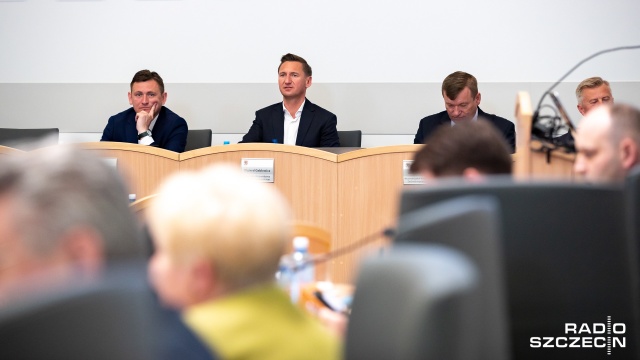Marszałek województwa da pieniądze Szczecinowi na zabiegi in vitro. - Jest to na pewno metoda uszczęśliwiania ludzi - mówił członek zarządu Stanisław Wziątek w czasie dyskusji. - Z tym szczęściem bywa różnie - odpowiadał radny PiS Andrzej Subocz. Opozycyjny PiS był przeciw.