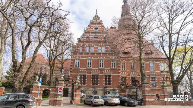 W ponad 70 procent szkół naszego regionu przeprowadzono już rady klasyfikacyjne przed egzaminami maturalnymi. To oficjalne dane przekazane w czwartek przez Kuratorium Oświaty w Szczecinie.