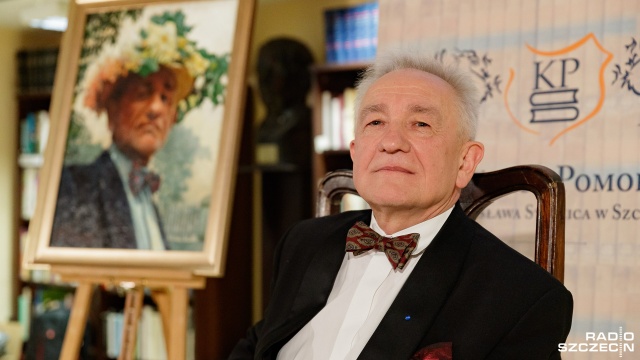 Ginekolog-położnik, pasjonat malarstwa i autor kilkuset obrazów olejnych - w większości portretów. Mieczysław Chruściel w piątek wieczorem w Książnicy Pomorskiej miał swój benefis.