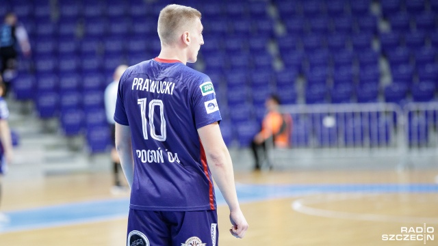 Halowi piłkarze Pogoni 04 bez punktów w kluczowym meczu w walce o utrzymanie w rozgrywkach o mistrzostwo Polski.