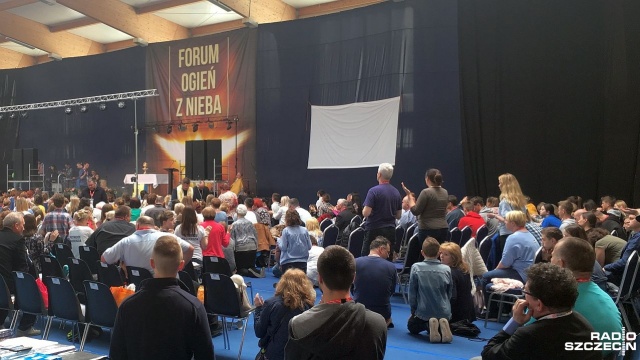 Około tysiąca osób wzięło udział w drugim Forum Młodych Ogień z nieba w hali sportowej Zespołu Szkół Salezjańskich w Szczecinie.