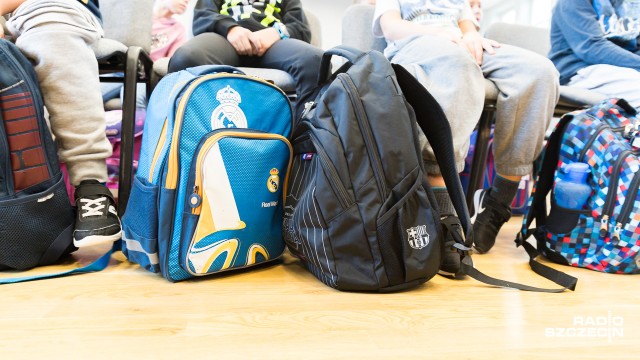 Od poniedziałku szkoły i przedszkola, w których od 8 kwietnia trwał strajk, pracują normalnie. ZNP i Forum Związków Zawodowych zawiesiły strajk od soboty od 6.00 rano.