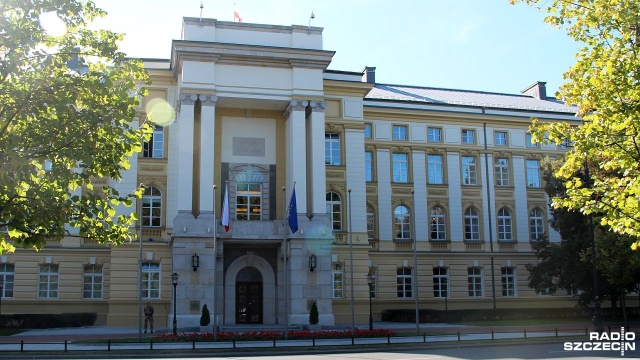 Ministrowie zajmą się w poniedziałek między innymi projektem nowelizacji ustawy o odpadach. Rząd rozpatrzy też projekt rozporządzenia w sprawie wykazu linii kolejowych o znaczeniu państwowym.