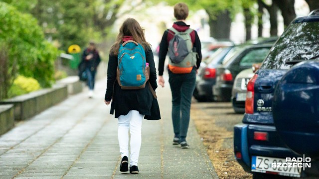 Strajk zawieszony - uczniowie na lekcje. Od rana szkoły w Szczecinie i regionie wróciły do prowadzenia zajęć. Oczywiście te placówki, w których dyrektorzy nie zdecydowali wcześniej o przedłużeniu weekendu majowego.