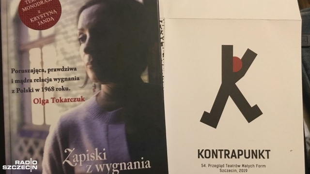 Spektakl Zapiski z wygnania Sabiny Baral w reżyserii Magdy Umer zainaugurował 54. Kontrapunkt, czyli Przegląd Teatrów Małych Form. To prolog przed rozpoczynającym się za tydzień Festiwalem. W sztuce zrealizowanej przez Teatr Polonia w Warszawie wystąpiła Krystyna Janda.