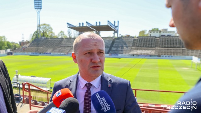 Piotr Krzystek mówi, że jest zaskoczony, że radny z jego klubu, Michał Wilkocki prowadził samochód mając 1,5 promila alkoholu we krwi. Dodaje, że trudno szukać usprawiedliwienia, ale chwali Wilkockiego za odpowiedzialne złożenie mandatu oraz za pracę w samorządzie.