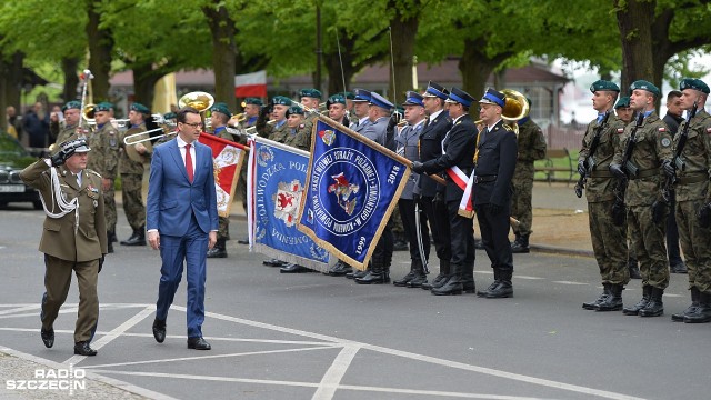 Z udziałem Mateusza Morawieckiego odbyły się w Szczecinie obchody Dnia Flagi Rzeczypospolitej Polskiej. Premier uczestniczył m.in. w uroczystym podniesienie flagi państwowej na odnowionym maszcie Zachodniopomorskiego Urzędu Wojewódzkiego. Flaga na dachu gmachu będzie już eksponowana stale.