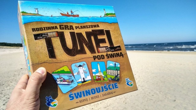 Tunel pod Świną - gotowy będzie w wakacje. Nie chodzi jednak o najbardziej wyczekiwaną przez wyspiarzy inwestycję, ale o planszówkę. W dodatku każdy z mieszkańców może pomóc w jej tworzeniu.