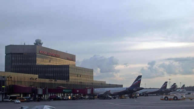 Na lotnisku Szeremietiewo w Moskwie zapalił się samolot pasażerski. Komitet Śledczy Rosji oficjalnie poinformował o śmierci 41 pasażerów. Co najmniej 12 osób zostało rannych.