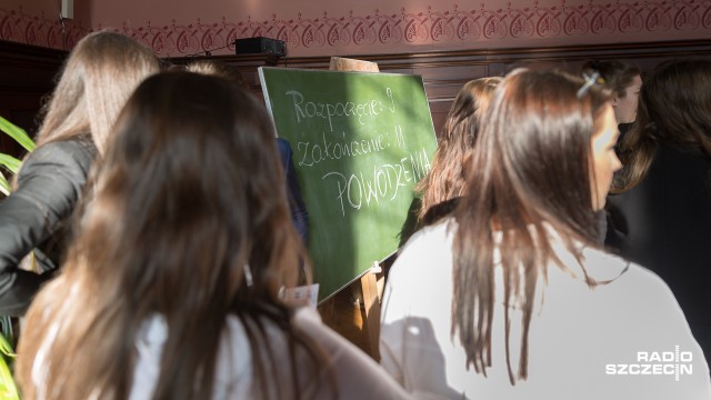 Rozpoczynają się matury. Pierwszy egzamin z języka polskiego napisze w poniedziałek prawie 270 tysięcy tegorocznych absolwentów liceów i techników.