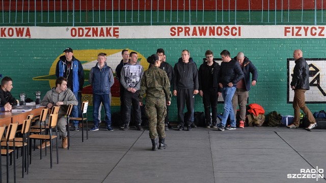 Czeka ich ciężka praca i w przyszłości być może służba ojczyźnie. Ponad stu ochotników ze Szczecina i regionu zgłosiło się do służby przygotowawczej w 12. Brygadzie Zmechanizowanej w Szczecinie.