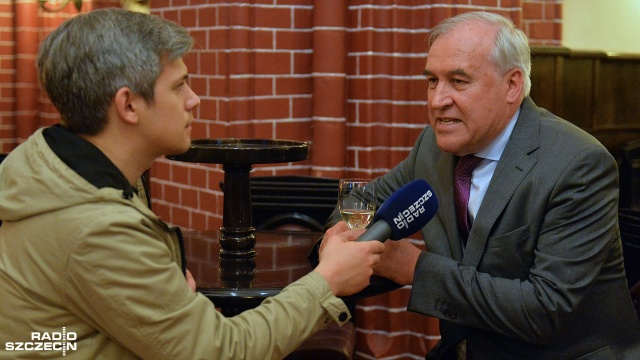 Upamiętnili 15. rocznicę wejścia Polski do Unii Europejskiej: około 100 osób zebrało się w siedzibie Business Club Szczecin. To w ramach Rautu Europejskiego.