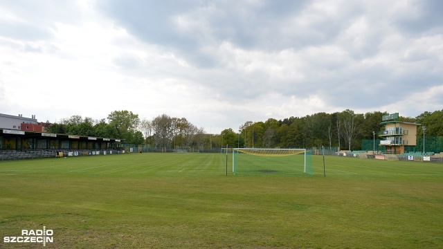 Przebudowa ławek dla zawodników rezerwowych czy całkowita wymiana krzesełek na stadionie - to niektóre wymagania, które postawiła przed Klubem Piłkarskim Chemik Police Komisja do spraw Licencji Wielkopolskiego Związku Piłki Nożnej.