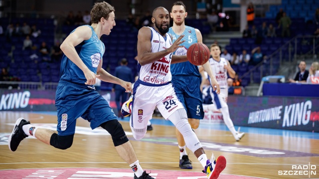 Koszykarze Kinga nie sprawili niespodzianki w ćwierćfinale play-off rozgrywek o mistrzostwo Polski. Szczecinianie w trzecim meczu przegrali na swoim parkiecie z Polskim Cukrem Toruń 90:95 i zakończyli zmagania w Energa Basket Lidze.