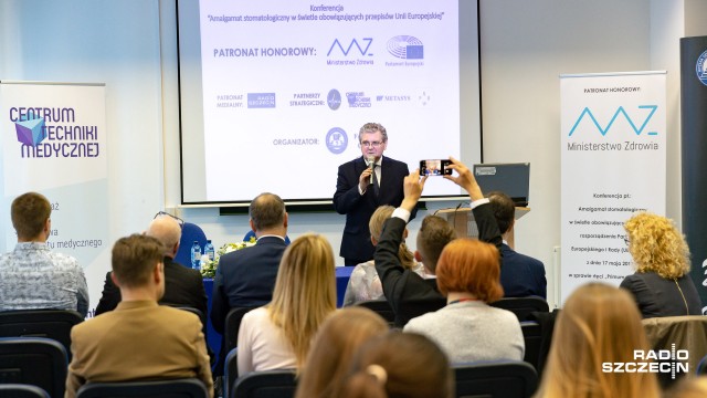 Plomby amalgamatowe mogą być niebezpieczne dla środowiska, dlatego lekarze muszą przystosować swoje gabinety do ich usuwania. Mówili o tym eksperci podczas konferencji naukowej, która odbyła się w Wyższej Szkole Humanistycznej w Szczecinie.