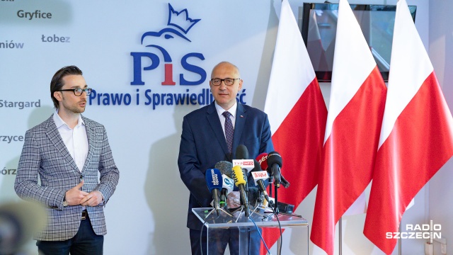 Minister Joachim Brudziński przeprasza młodych piłkarzy z Choszczna i Szczecina: Musiałbym mieć, zryty beret, aby specjalnie im przeszkodzić - podkreślał polityk na konferencji prasowej.