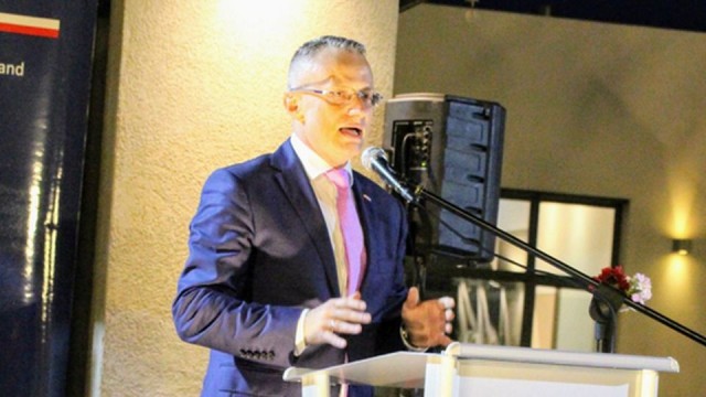 Premier Mateusz Morawiecki wyraził zaniepokojenie atakiem na ambasadora Polski w Izraelu Marka Magierowskiego. Według izraelskiego portalu ynet, we wtorek dyplomata został zaatakowany słownie i fizycznie przed gmachem swojej placówki.