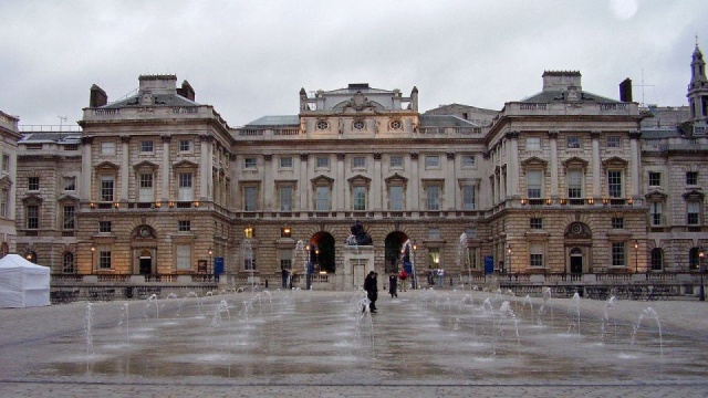 Podczas targów Photo London w Somerset House prezentują się galerie z całego świata. Jest też miejsce na pokazy klasyków.