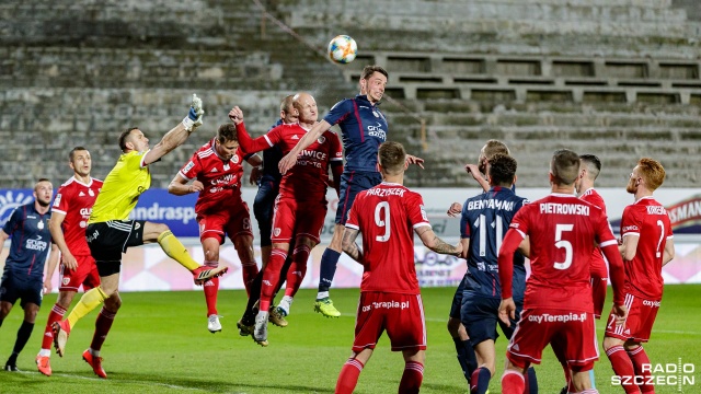 Piłkarze Pogoni zatrzymali lidera Ekstraklasy na drodze po Mistrzostwo Polski. Szczecinianie zremisowali z Piastem Gliwice 0:0 w przedostatniej kolejce rozgrywek. Dla zespołu z Gliwic to pierwsze stracone punkty po serii pięciu zwycięstw w grupie mistrzowskiej Ekstraklasy.