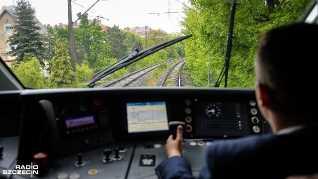 Pokazali jak obecnie wygląda trasa kolejowa Szczecin-Police. Od 2022 roku ma być ona już częścią, w pełni działającej, Szczecińskiej Kolei Metropolitalnej.