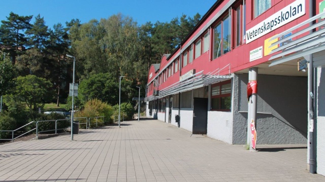 Szwedzkie służby specjalne zatrzymały dyrektora i założyciela jednej z muzułmańskich szkół podstawowych w Gteborgu. 54-letni Egipcjanin jest uważany za jednego z przywódców działającej w Szwecji siatki radykalnych islamistów.