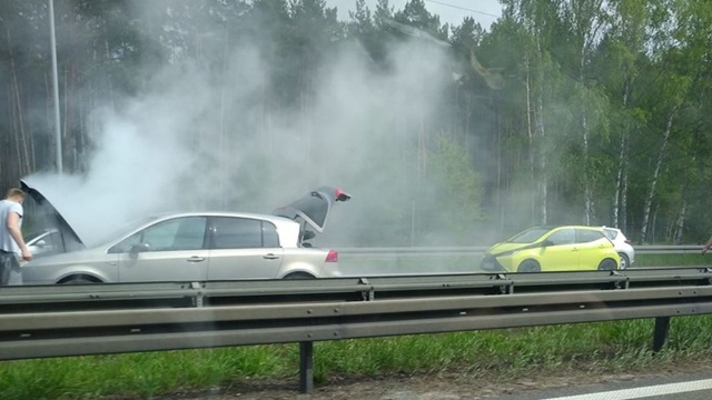 W piątek tworzyły się potężne korki, w obu kierunkach, na autostradzie A6 i trasie S3. To skutek kolizji i wypadku do jakich doszło w pobliżu zwężonego z powodu przebudowy odcinka trasy.